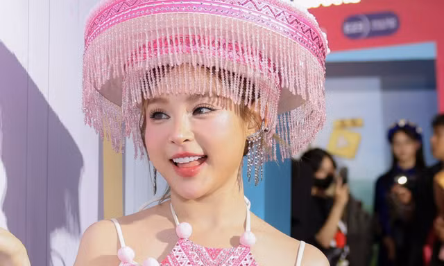 Chị đẹp Huyền Baby đắt show 