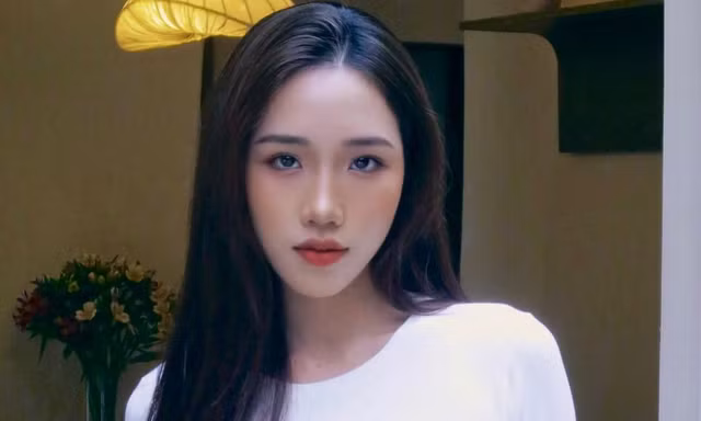Nữ diễn viên tay ngang đóng vai ả đào trong 'Đào, phở và piano'