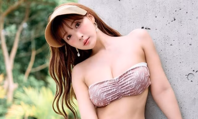 Đời tư hỗn loạn của nữ diễn viên Nhật Bản yêu cùng lúc 2 nam ca sĩ