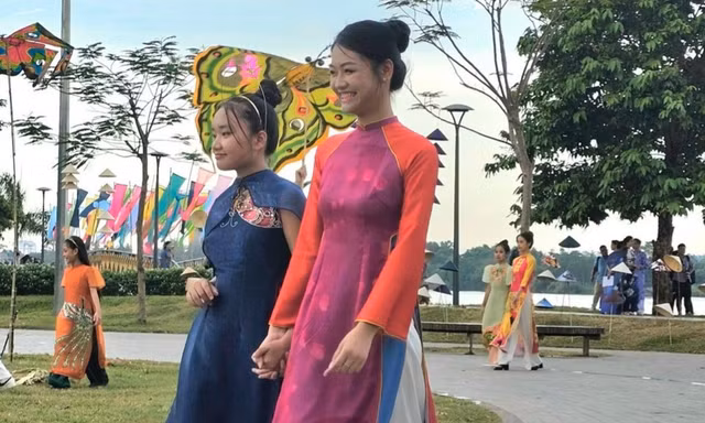 Tri thức may, mặc áo dài Huế trở thành Di sản văn hóa phi vật thể quốc gia