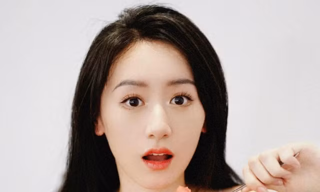 Đối thủ của Địch Lệ Nhiệt Ba bị cấm sóng