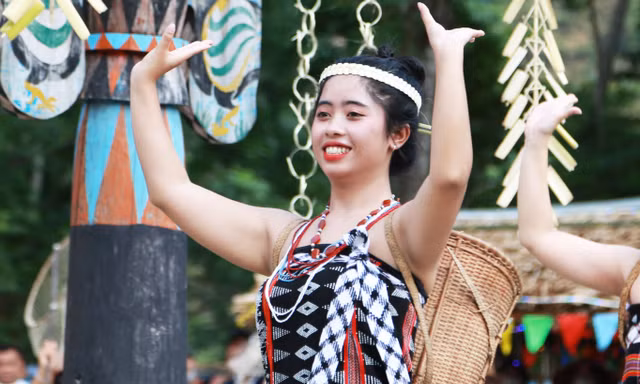 Về Hòa Bắc xem người Cơ Tu múa tung tung da dá đón du khách dịp lễ