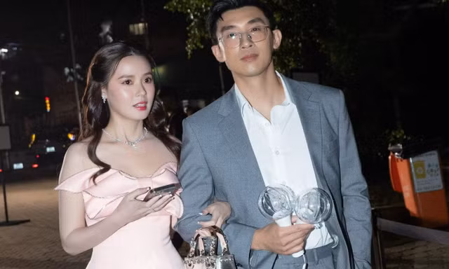 Mai Phương Thúy, Midu cùng 7.000 khán giả xem show Trung Quân 