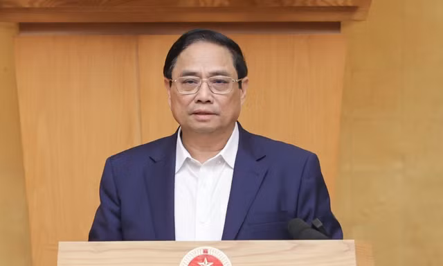 Thủ tướng yêu cầu khắc phục bằng được việc thiếu vật tư, sinh phẩm y tế