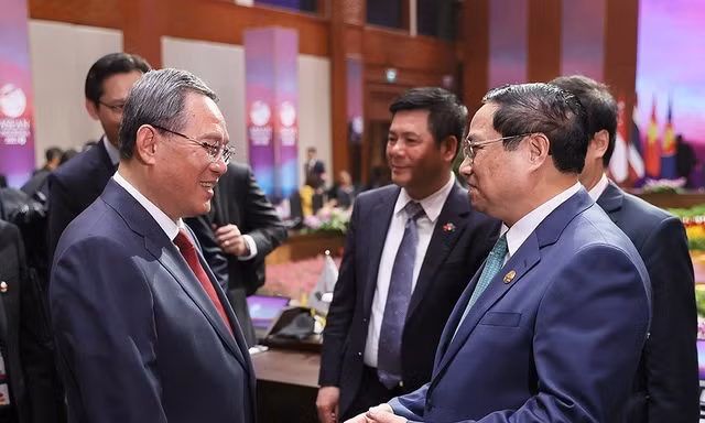 Thủ tướng Phạm Minh Chính gặp Thủ tướng Trung Quốc Lý Cường 