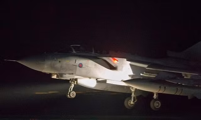 Tận thấy tiêm kích Anh, Pháp xuất kích tấn công Syria