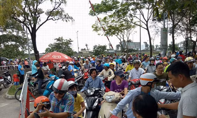 Hà Nội: Đông nghẹt thở ở công viên dịp nghỉ lễ