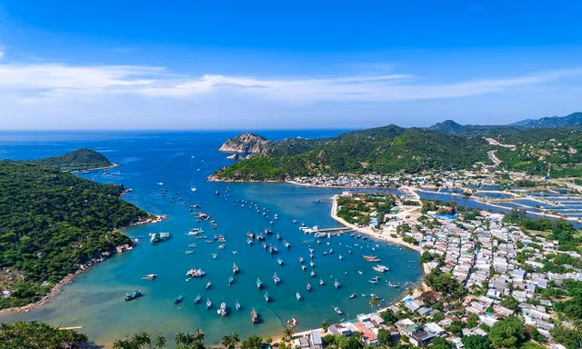 Nhiều ca nô, mô tô nước không đủ điều kiện hoạt động trên vịnh Vĩnh Hy