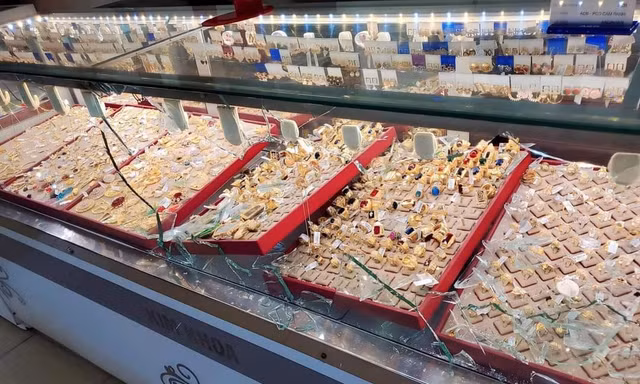 Công an truy tìm số trang sức bị cướp tiệm vàng ở Khánh Hòa