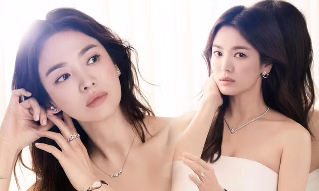 Song Hye Kyo khoe vai trần gợi cảm, nhan sắc cực phẩm dù đã bước sang tuổi 40