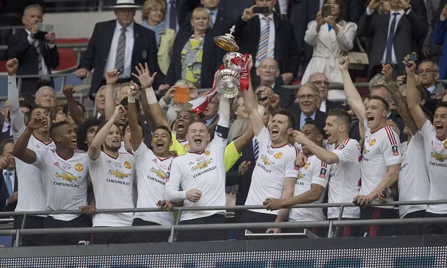 Vượt qua nghịch cảnh, M.U giành FA Cup