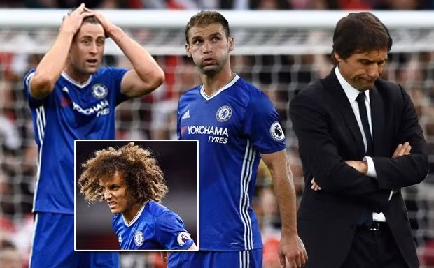 Gary Cahill, Branislav Ivanovic và David Luiz gây thất vọng ở trận đấu với Arsenal.