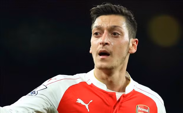 Ozil từ chối gia hạn với Arsenal.