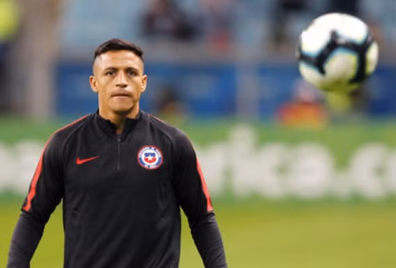 Alexis Sanchez dính chấn thương và sẽ nghỉ thi đấu khoảng 1 tháng.