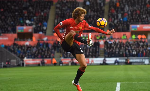 Marouane Fellaini đâm đơn kiện đối tác cũ.