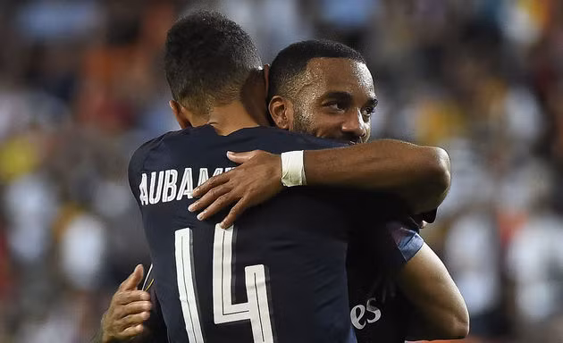 Pierre-Emerick Aubameyang và Alexandre Lacazette.