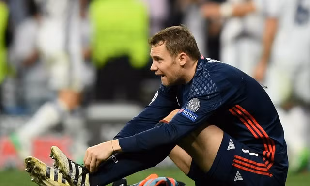 Manuel Neuer dính chấn thương và phải nghỉ hết mùa giải.