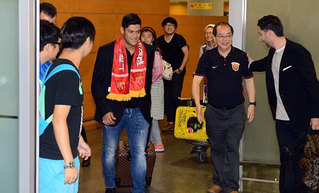 Hulk gia nhập Shanghai SIPG với giá kỷ lục.