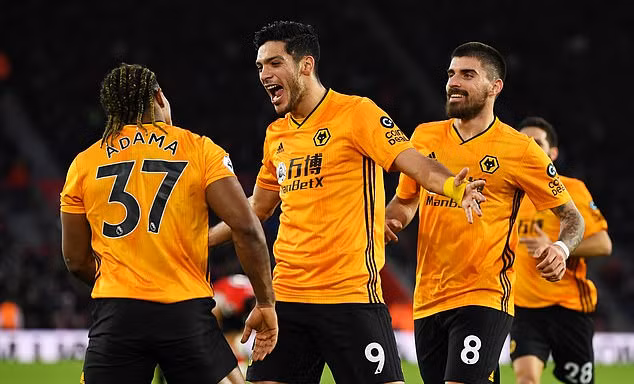 Ruben Neves và Adama Traore nằm trong tầm ngắm của Liverpool.