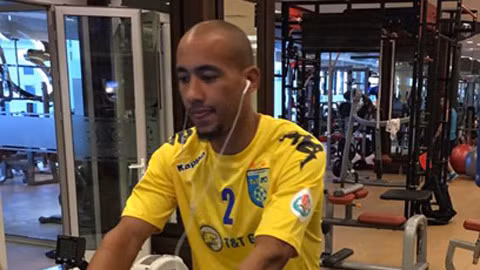 Loris Arnaud gây ấn tượng với Ban huấn luyện PSG.
