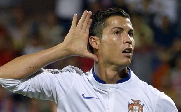Real Madrid thách giá PSG vụ Ronaldo.