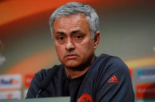 Mourinho phá vỡ kỷ lục của Sir Alex Ferguson.
