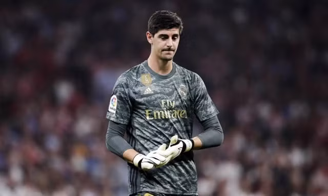 Thibaut Courtois chơi tệ mỗi lần đối đầu Man City.