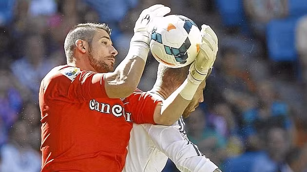 Real Madrid chính thức có Kiko Casilla. 