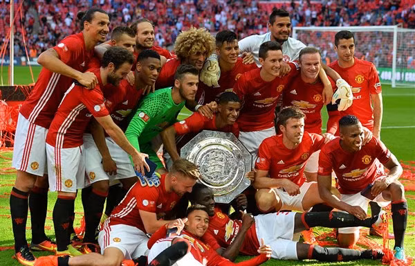 M.U xếp đầu về bán áo đầu trong năm 2016.