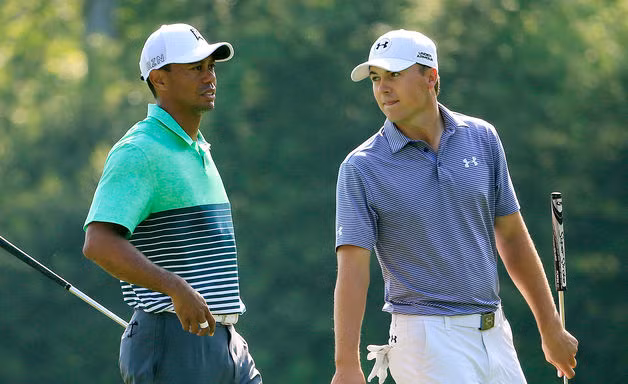Tiger Woods đã mất ngôi kiếm tiền vào tay Spieth.
