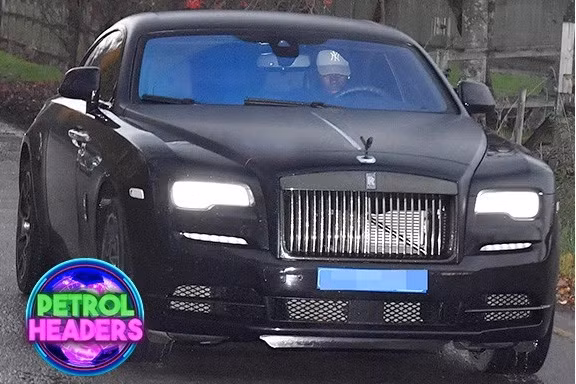 Pogba hiếm khi tự lái chiếc Rolls-Royce Wraith Black Badge.