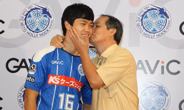 Bầu Đức sẽ để Công Phượng ở lại Nhật Bản thi đấu thêm 1 năm nữa?