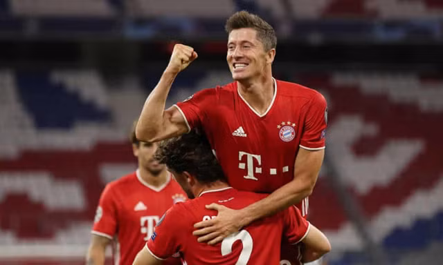Lewandowski lập cú đúp giúp Bayern Munich hủy diệt Chelsea.