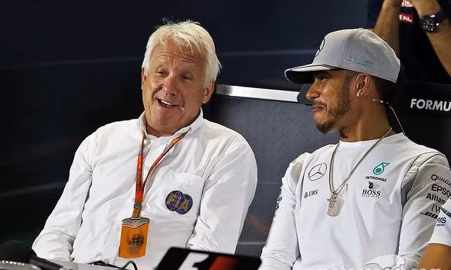 Ông Charlie Whiting cùng tay đua lừng danh Hamilton.