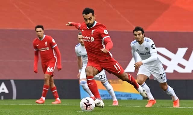 Mohamed Salah lập hat-trick trong chiến thắng 4-3 của Liverpool trước Leeds United.