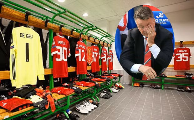Van Gaal tố chủ nhà Wolfsburg chơi xấu.