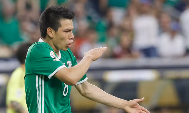 Hirving Lozano trong màu áo Mexico.