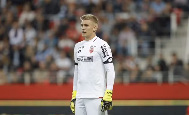 Khi mới 14 tuổi, Runar Alex Runarsson từng chửi HLV Arsene Wenger là kẻ... ngu ngốc.