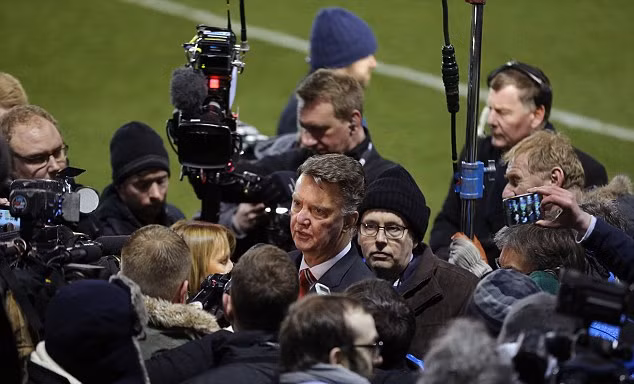 HLV Van Gaal lại tự tin nói về tốp 4.