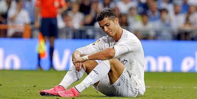 Ronaldo bị ám ảnh bởi kỷ lục của Raul?