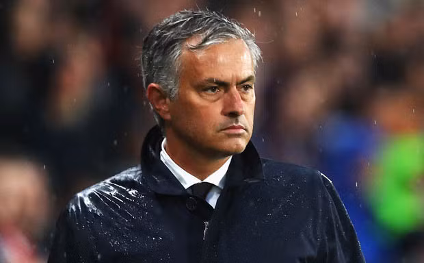 Mourinho muốn M.U vô địch Premier League ngay mùa này.