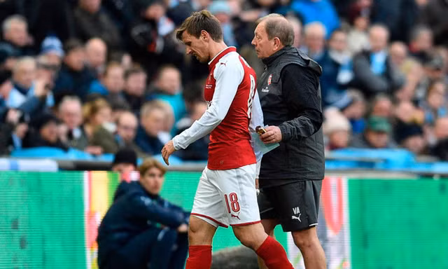 Nacho Monreal chưa sẵn sàng trở lại.
