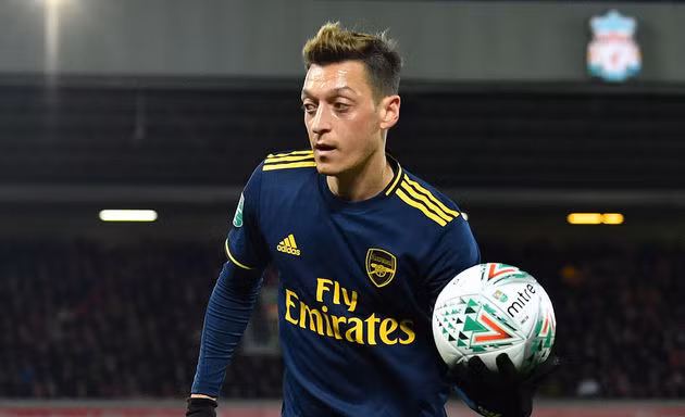 Mesut Ozil đã chơi hay trước Liverpool.