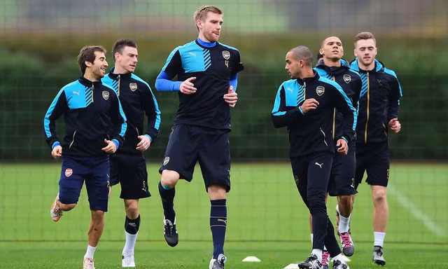 Arsenal tính thải loại Per Mertesacker.