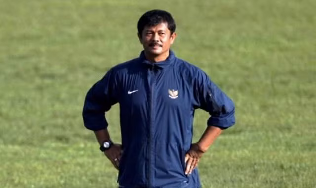 HLV Indra Sjafri dè chừng U18 Việt Nam.