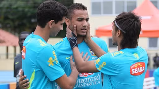 Neymar tin Danilo sẽ thành công ở Real Madrid.