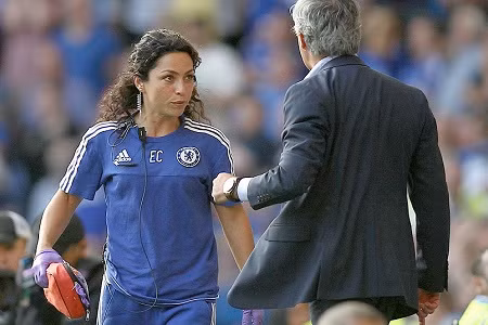 Nữ bác sĩ Carneiro quyết lôi Mourinho ra tòa.