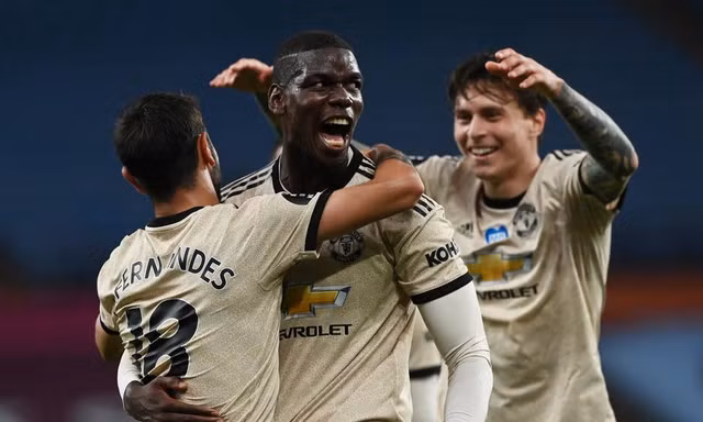 Paul Pogba ăn mừng bàn ấn định tỷ số 3-0 cho M.U.