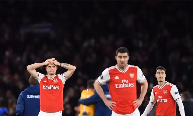 Arsenal gục ngã cay đắng trước Olympiacos.