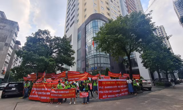 Dự án nhà ở xã hội 'vỡ' tiến độ, khách hàng như 'ngồi trên đống lửa'